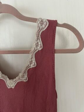 Soft Ribbed Lace-Trim at Top & Bottom y2K Tank Top - Dusty Rose, M/L, EUC